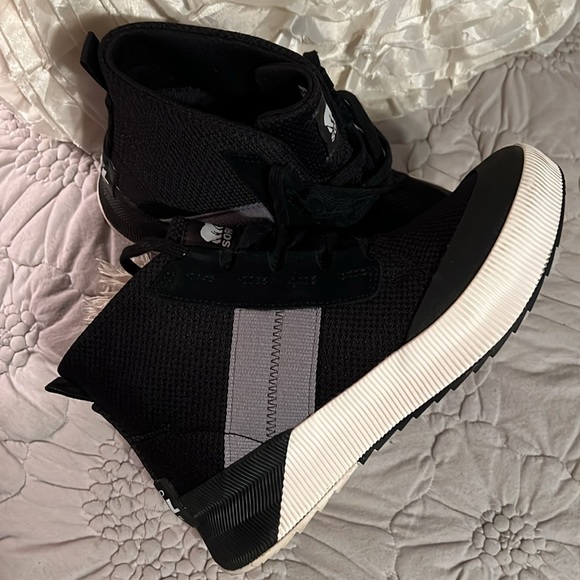 Sorel Women's Out N About III Mid Sneaker Waterproof Shoes 7.5 - Picture 3 of 4